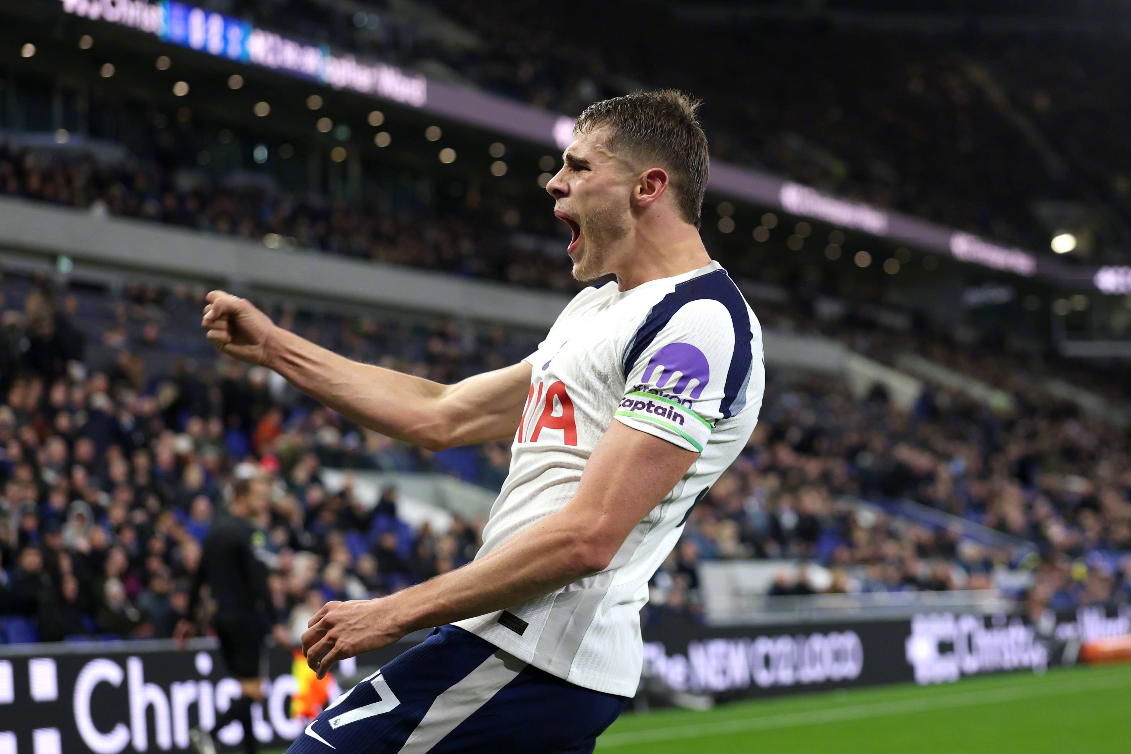 米兰体育入口下载-热刺前锋连续进球，助球队登顶积分榜的简单介绍